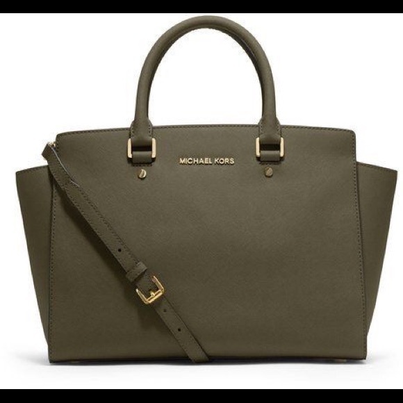 Michael Kors Handbags - 15hr sale Authentic Michael Kors large Selma